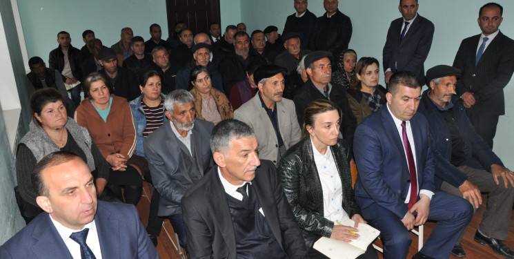 Şabran rayon İcra Hakimiyyətinin başçısı Asif Hüseynov rayonun Xəlfələr kəndində vətəndaşların növbəti səyyar qəbulunu keçirmişdir.